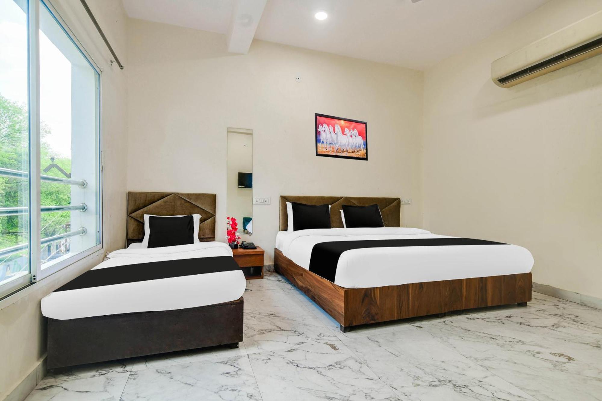 Hotel O Ujjain Near Hari Fatak Buitenkant foto