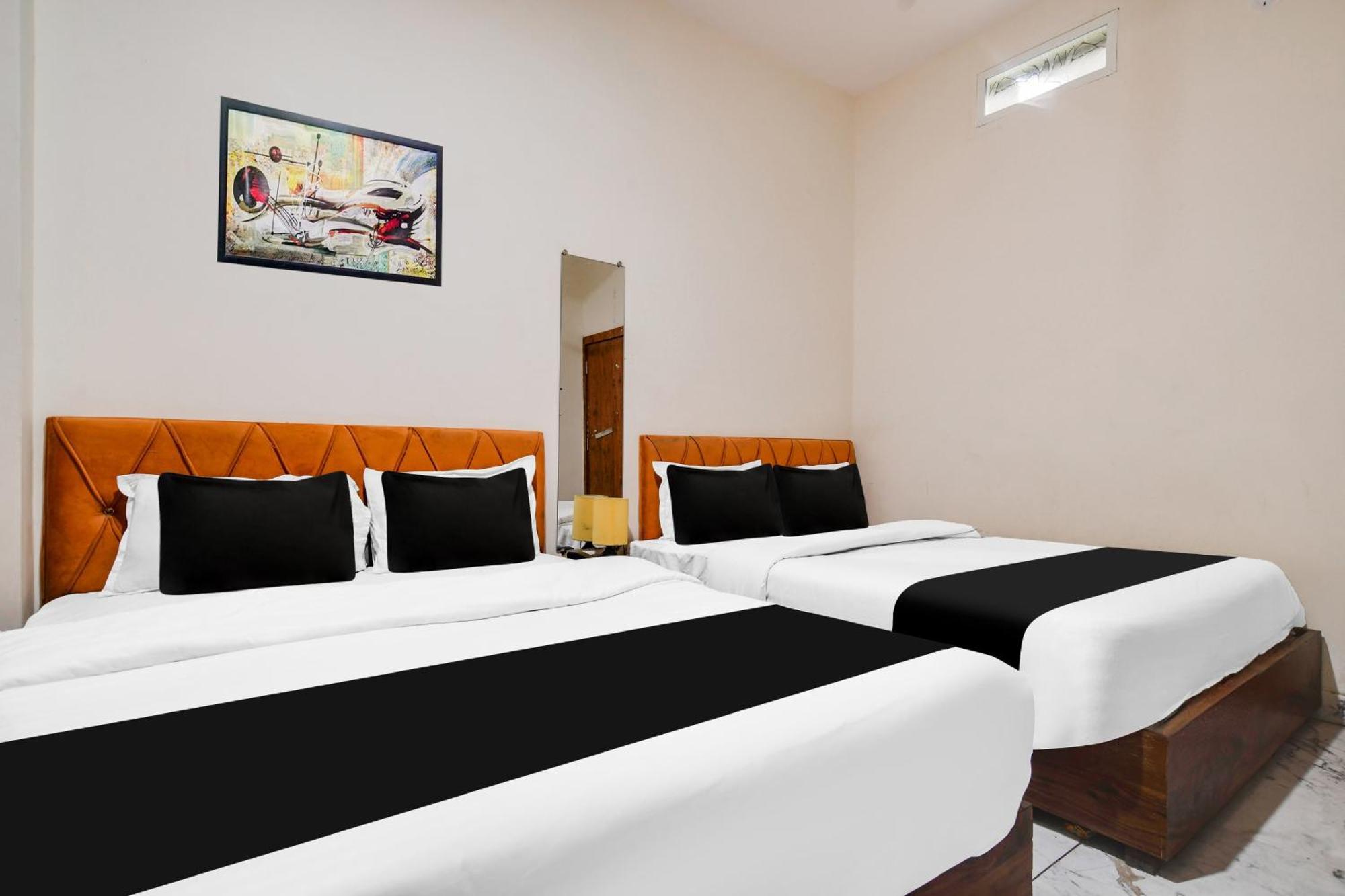 Hotel O Ujjain Near Hari Fatak Buitenkant foto