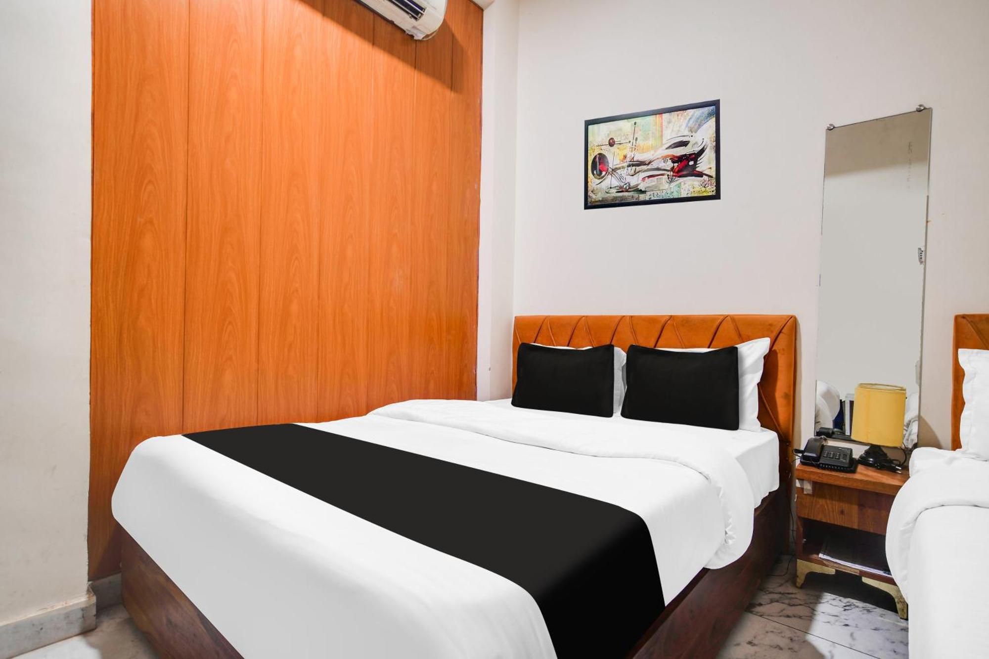 Hotel O Ujjain Near Hari Fatak Buitenkant foto