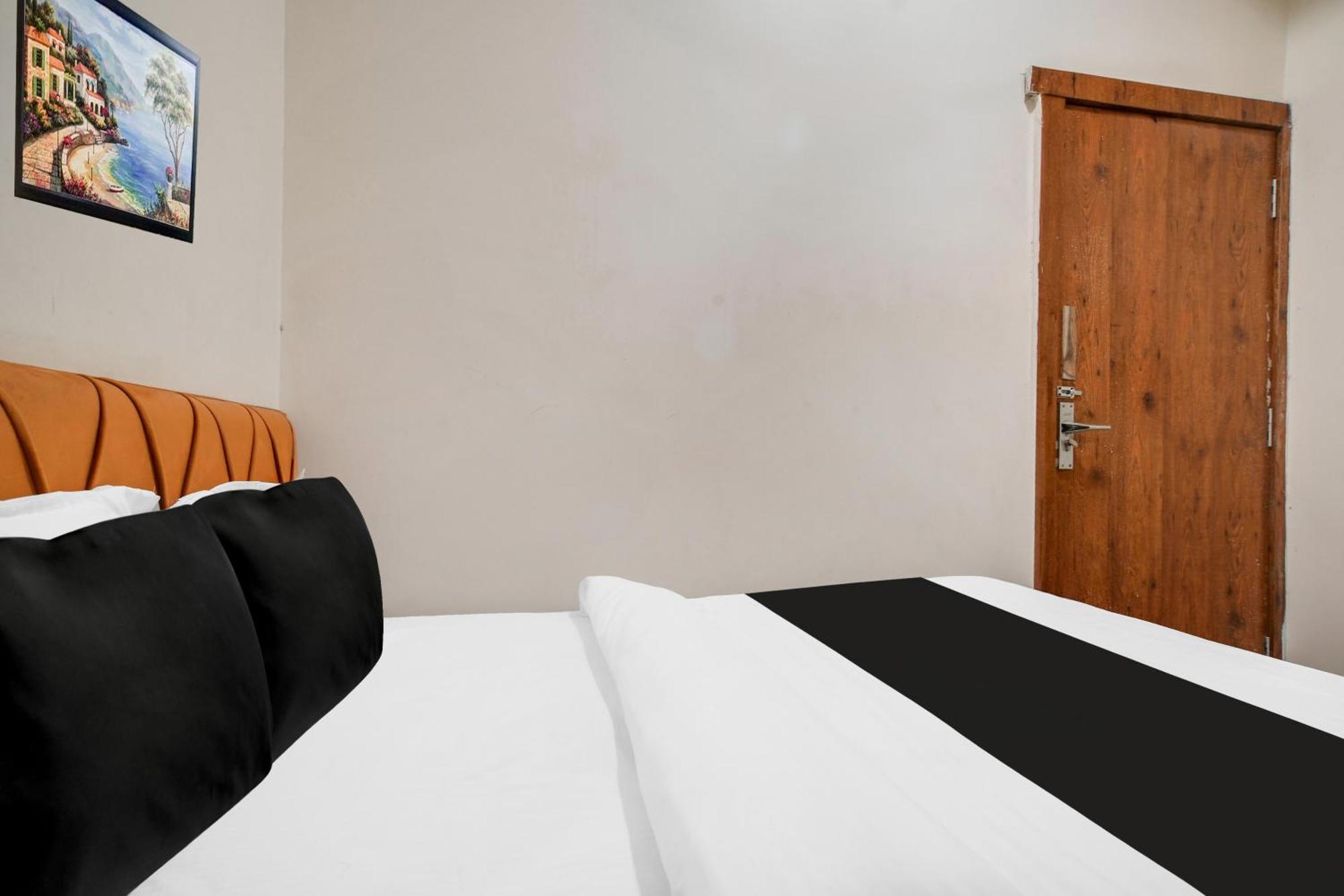 Hotel O Ujjain Near Hari Fatak Buitenkant foto