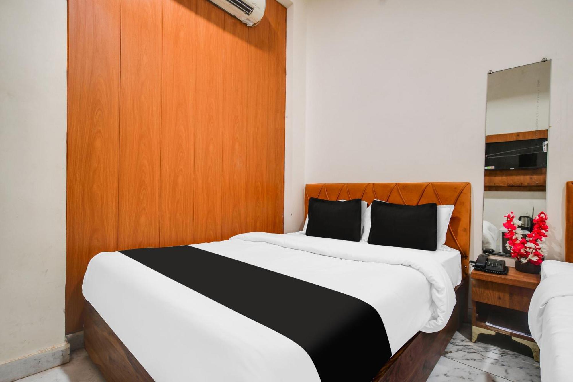 Hotel O Ujjain Near Hari Fatak Buitenkant foto