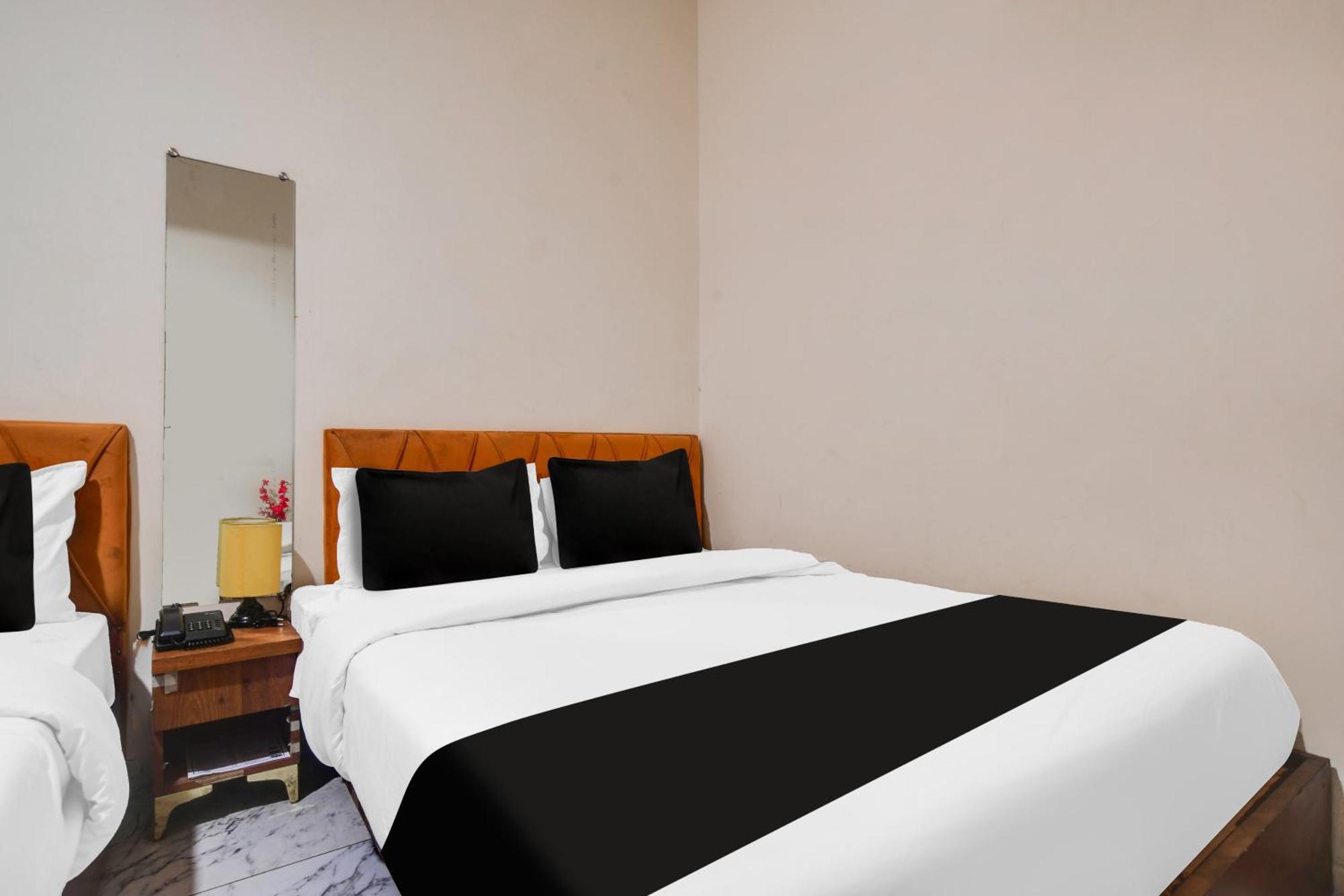 Hotel O Ujjain Near Hari Fatak Buitenkant foto